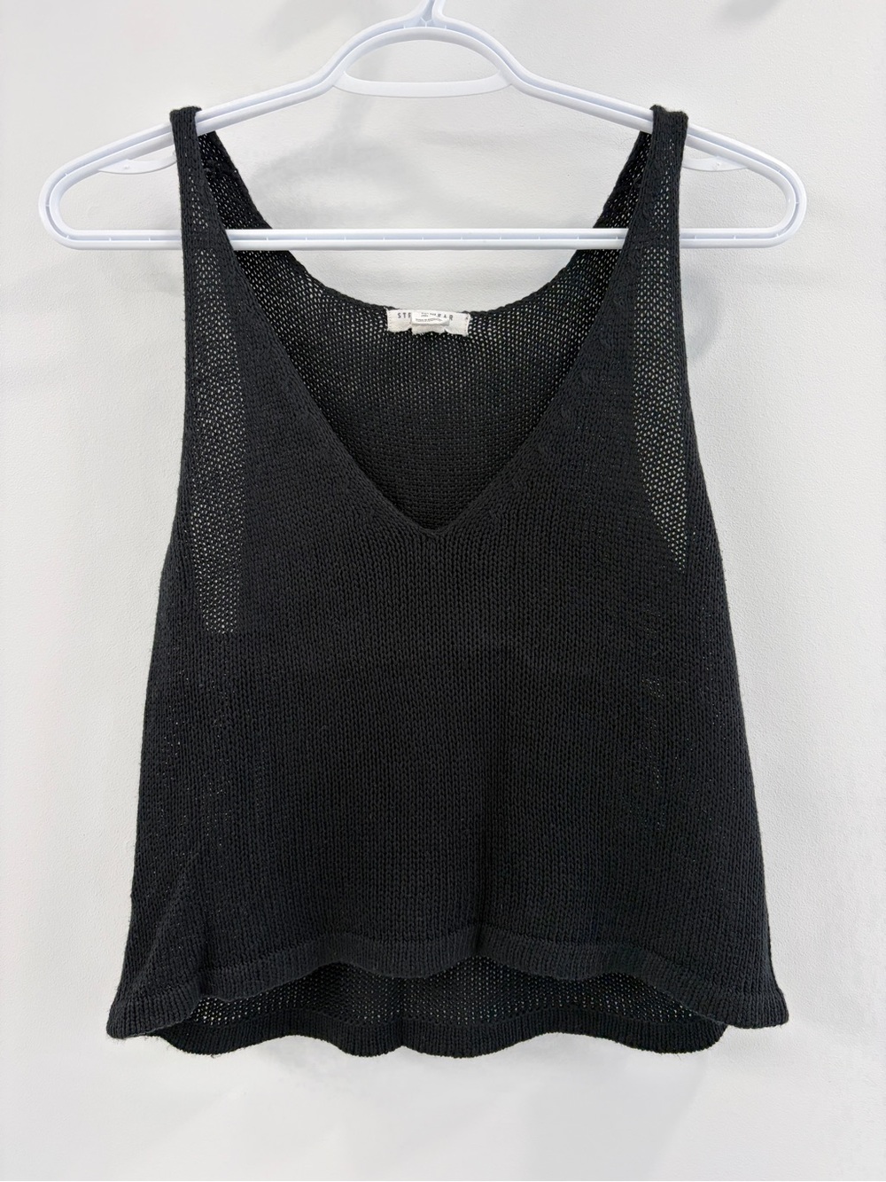 Black Knit V-Neck Tank Top - Large
